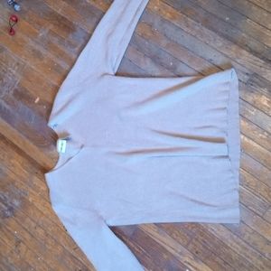 It's a mid long sleeve shirt